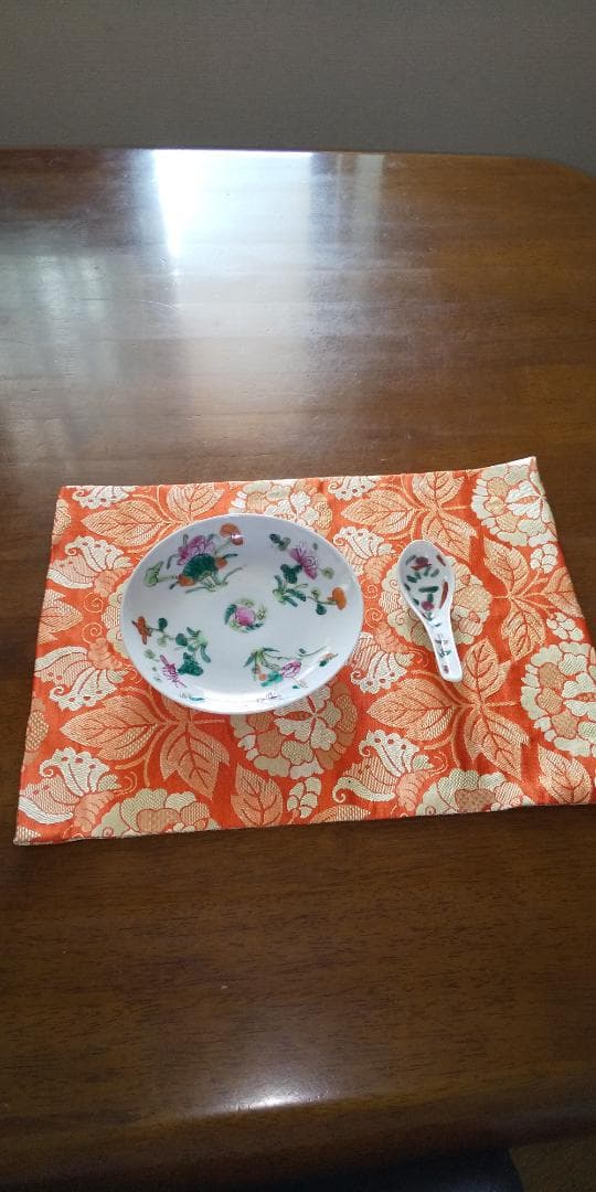 中国清朝期 粉彩花文皿 草花色絵 及び匙