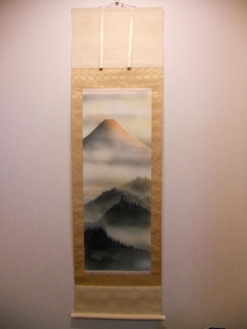 掛け軸 松橋玉昇 赤富士 絹本 希少 軸装 茶道具 掛軸 美品 です。