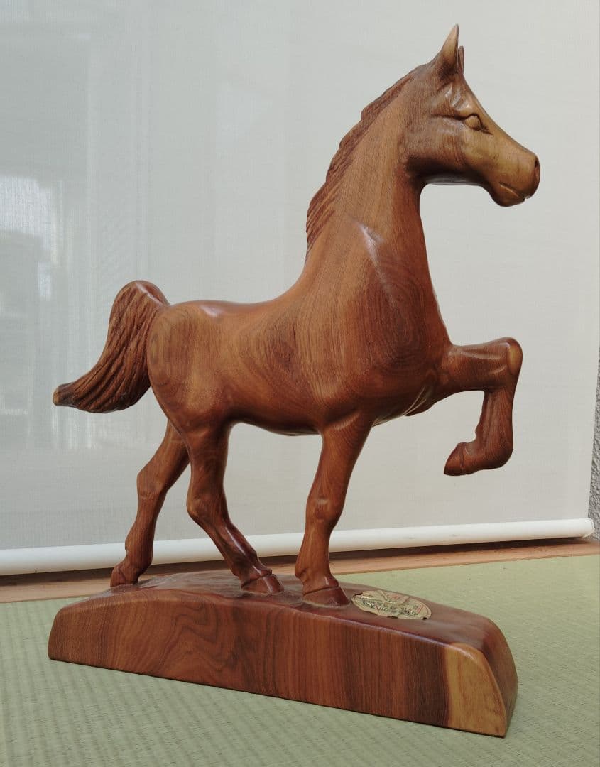馬の木彫りの置物