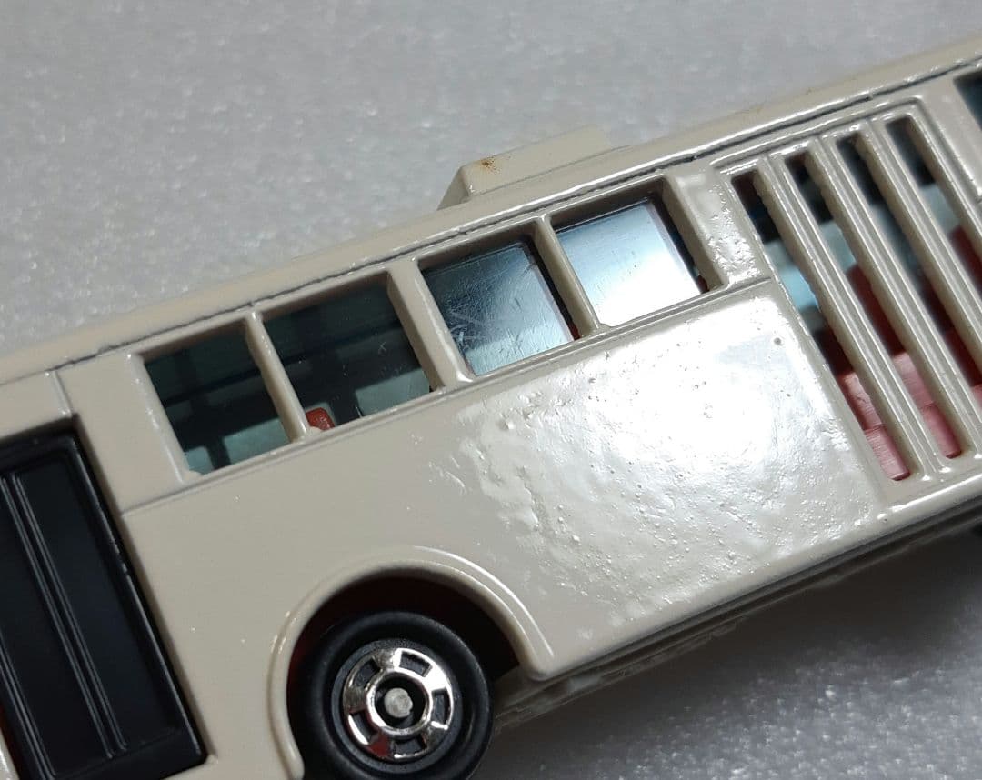 ロングトミカ L 04 VOLVO 富士重工 連節バス TOMY