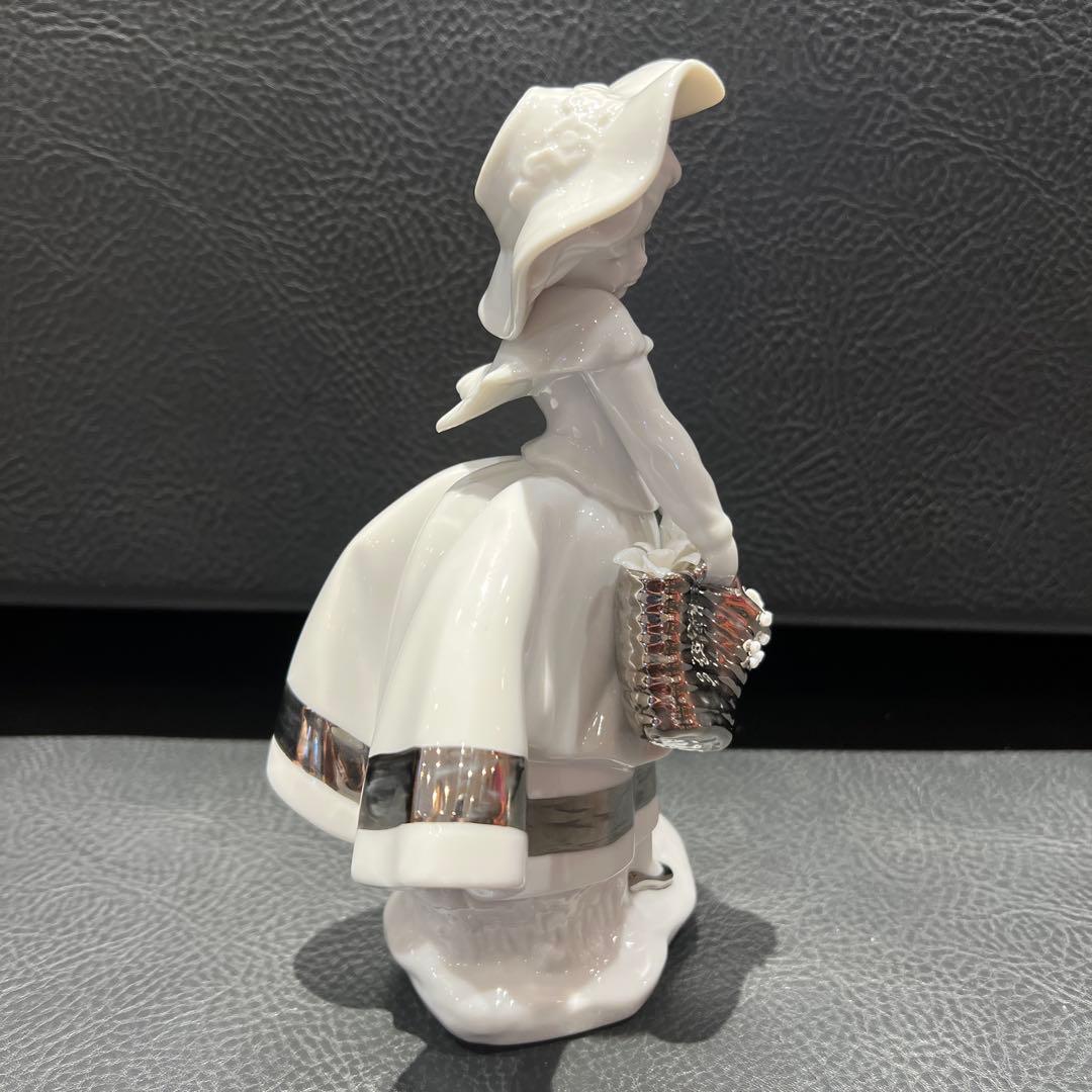 LIADRO リヤドロ（陶器人形 置物） 花と少女 綺麗な花ばかり　スペイン製