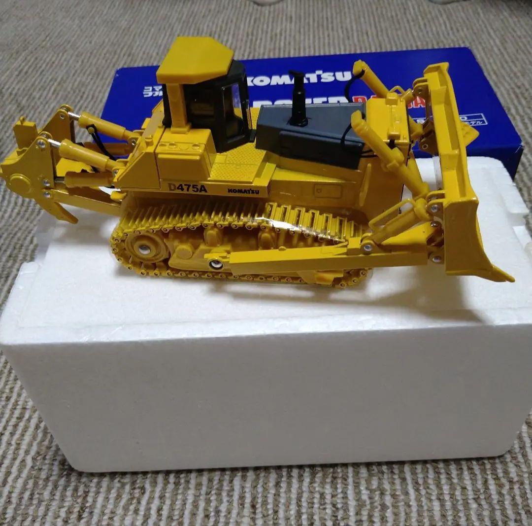 コマツ☆ブルドーザー　D475A　ミニカー　ミニチュア　模型