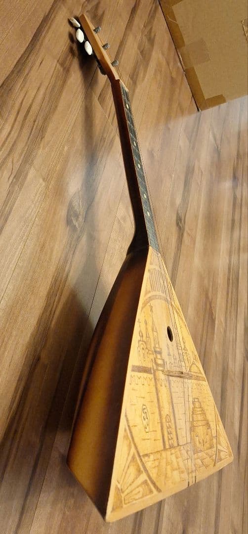 バラライカ (ロシアの民族楽器)