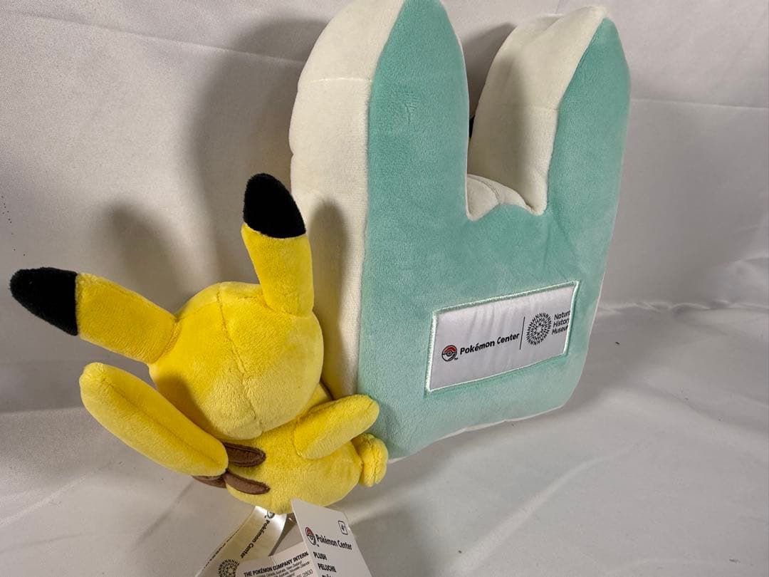 Pikachu at the Museum ロンドン 自然史博物館 ぬいぐるみ