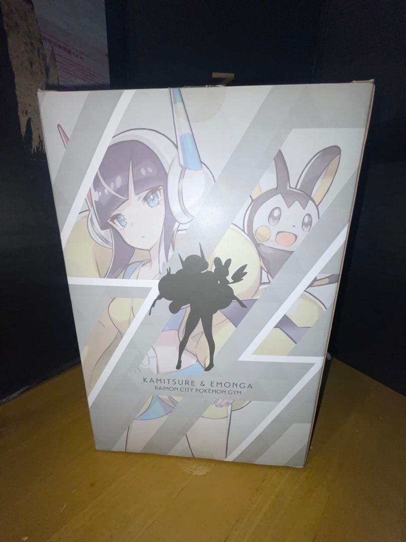 ポケモンセンター カミツレ & エモンガ フィギュア