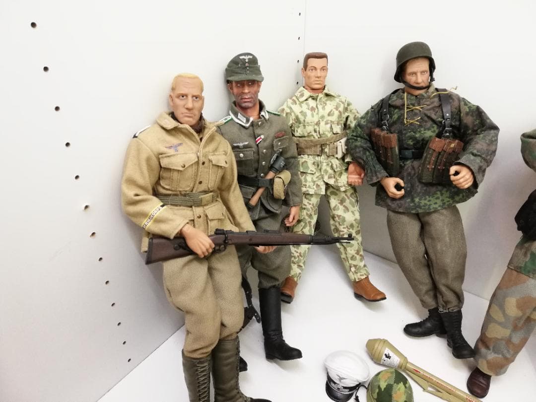 21ST CENTURY TOYS　ミリタリーフィギュアと他の種類　８体