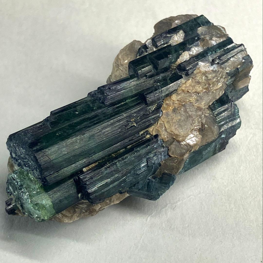 トルマリン エルバイト 電気石 白雲母 共生