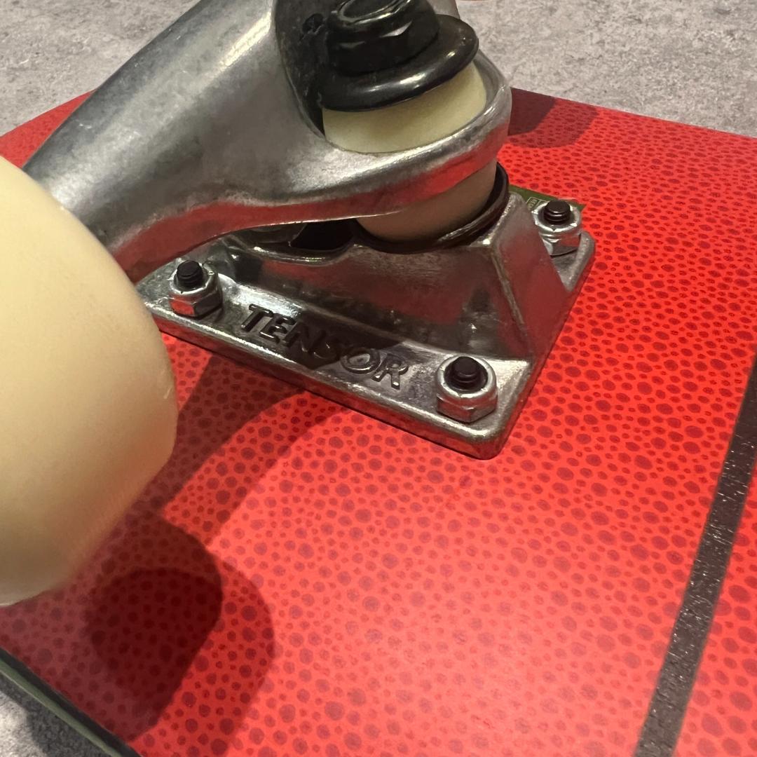 GLOBEスケートボードコンプリートスケボーデッキ Tensorトラック 7.0