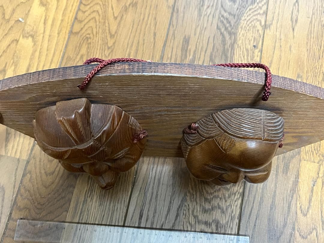 伝統的な木製お面 秋田湯沢