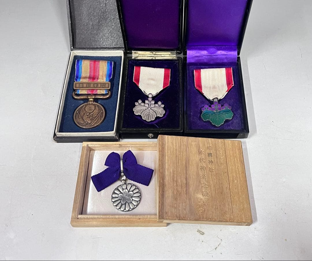 E631 勲章　勲章まとめ売り　勲七等青色桐葉章　 勲八等白色桐葉章