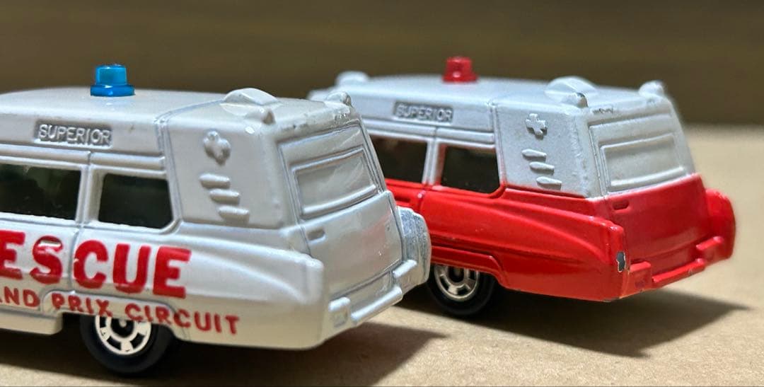 日本製 トミカ キャデラック アンビュランス 2台セット