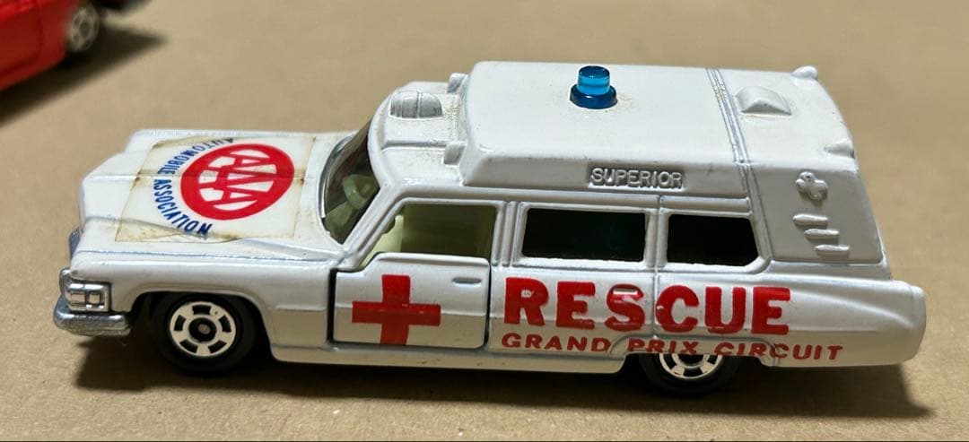 日本製 トミカ キャデラック アンビュランス 2台セット