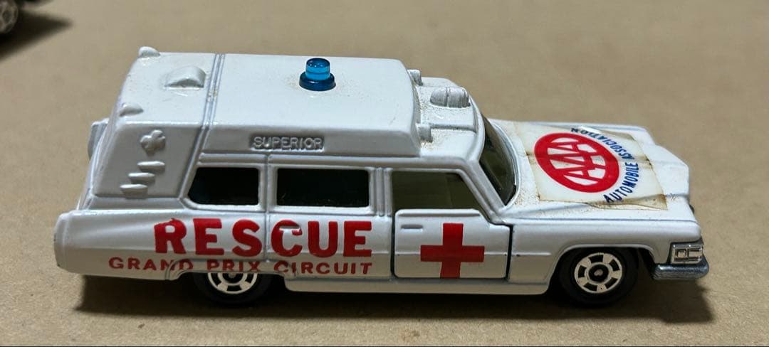 日本製 トミカ キャデラック アンビュランス 2台セット