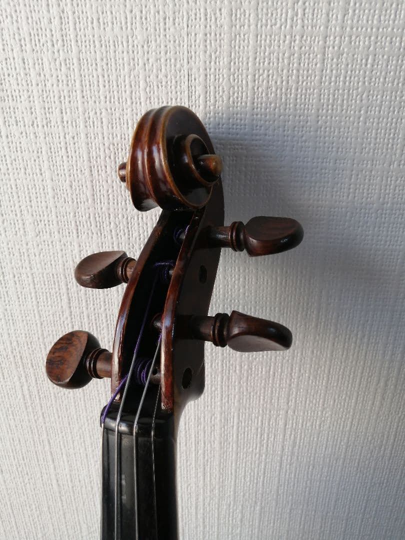 オールドフレンチ　ヴァイオリン　(An old French violin)