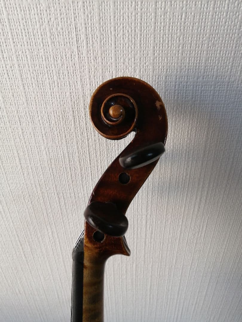 オールドフレンチ　ヴァイオリン　(An old French violin)