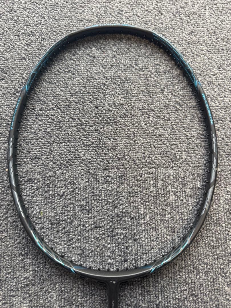 バドミントンラケット ジーフォース2