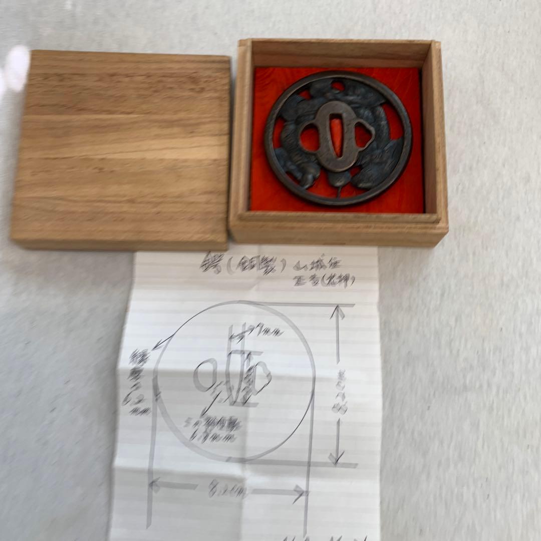 鍔　銅製　山城住正吉　花押　大刀鍔　本歌