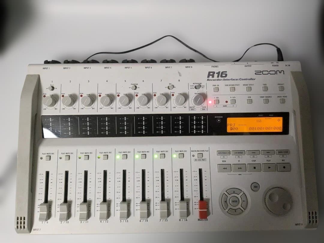 ZOOM R16 Multitrack Recorder ジャンク品
