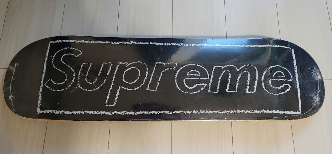 スケートボード KAWS Chalk Logo Skateboard Deck Supreme