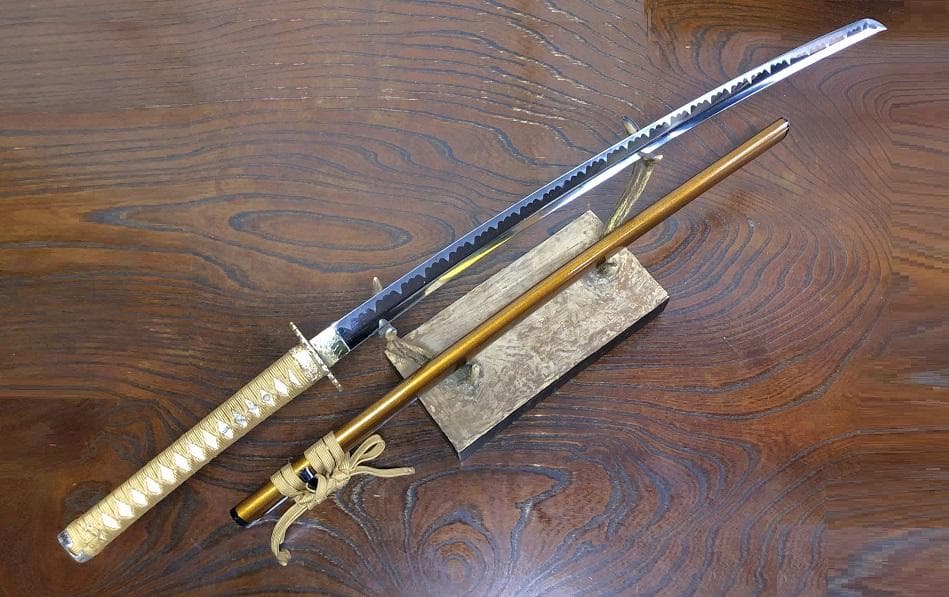 【 大小模造刀 】　大刀）全長104ｃｍ　脇差）全長71ｃｍ