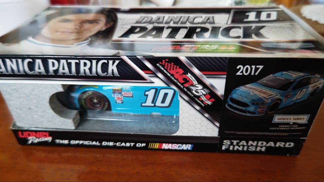 Danica Patrick 2017 NASCAR ミニカー