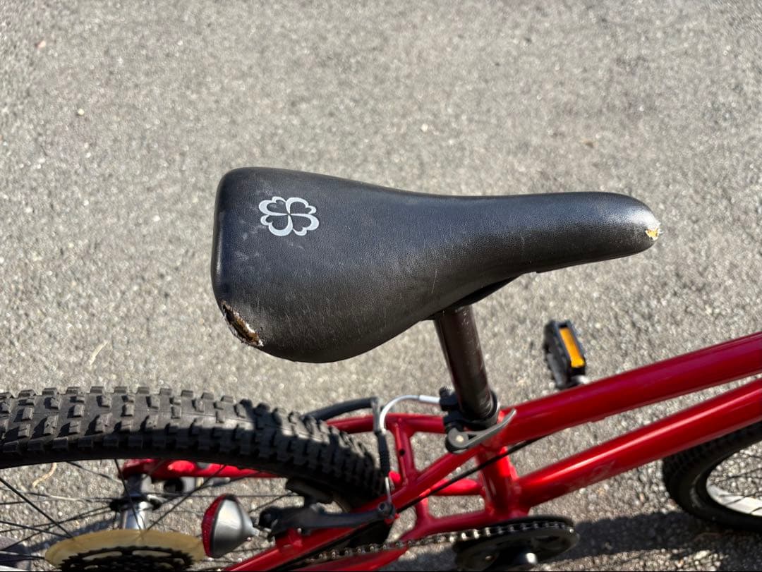 ヒュメ　ヨツバサイクル　赤 22インチ　8段変速