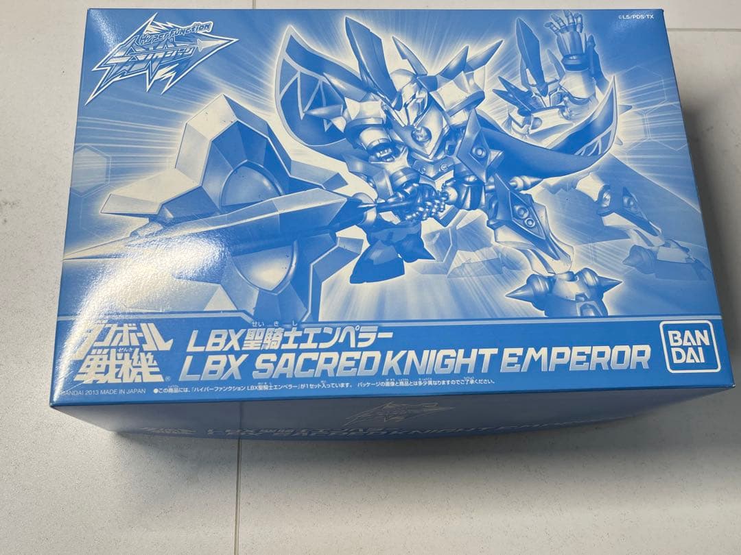 [未組立] ダンボール戦機 LBX聖騎士エンペラー