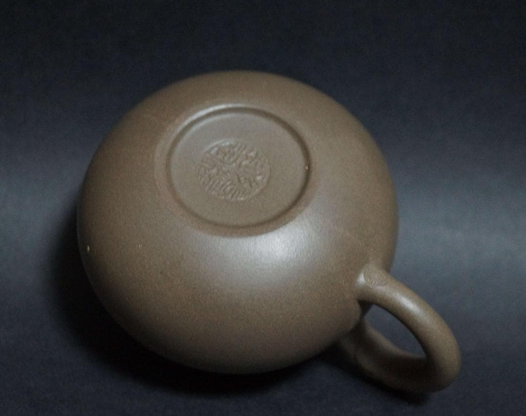 中国工芸師 顧鵬程造 栄天紫砂壺 細工彫り『龍文』 原鉱泥手造り急須 朱泥茶器