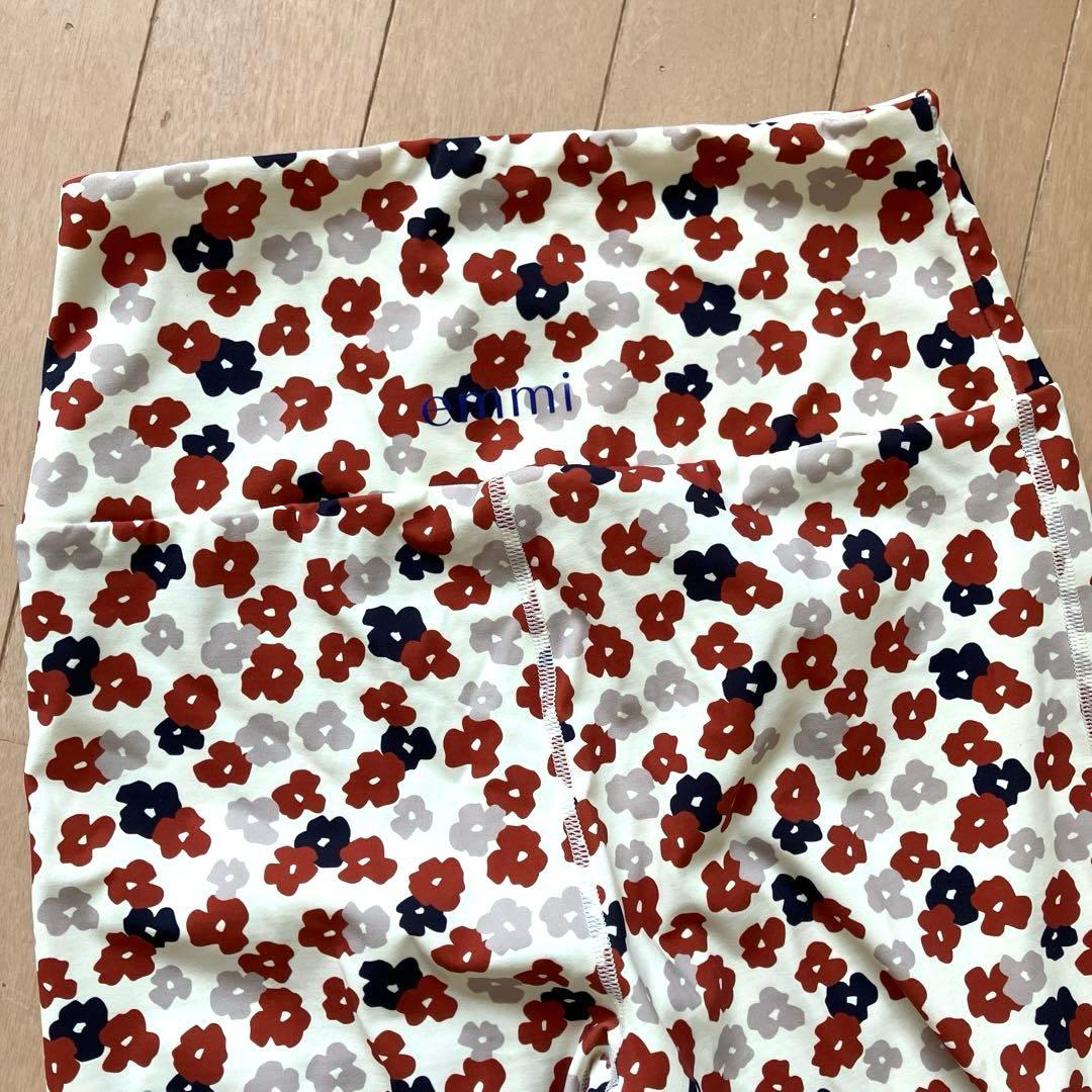 emmi エミヨガ　ヨガウェア上下セット花柄