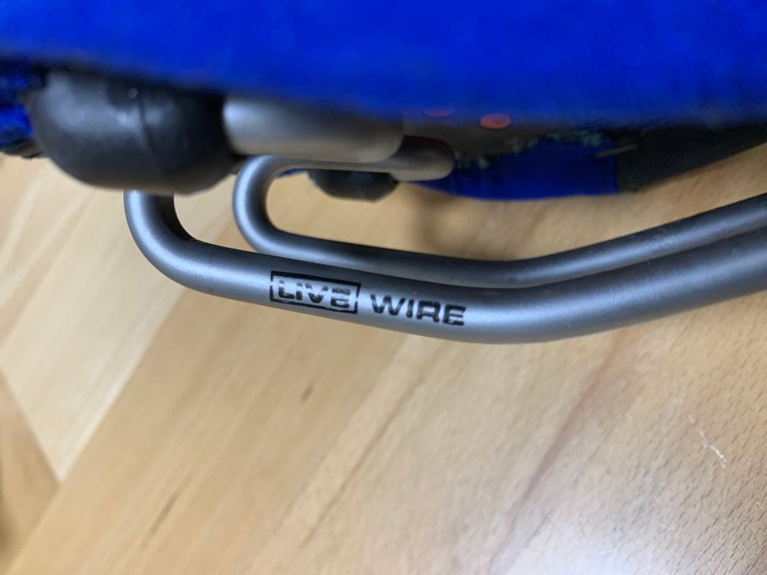 Velo Live Wire suspension サドル 黒/青