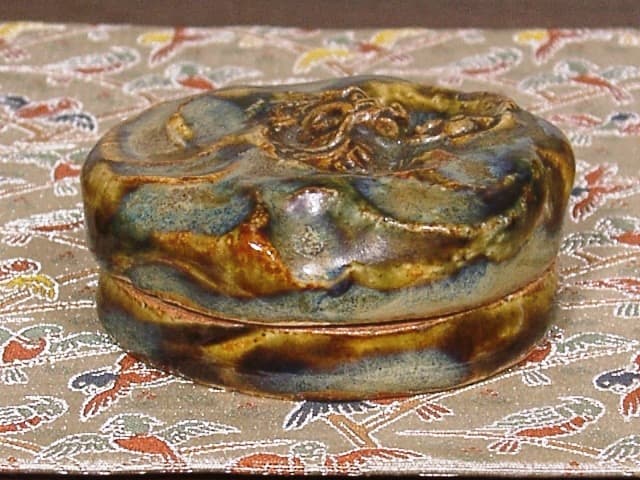 京焼・清水焼　ブロンズ作家　沼田一雅作　香合　銘：雲龍　無傷　共箱　古物。