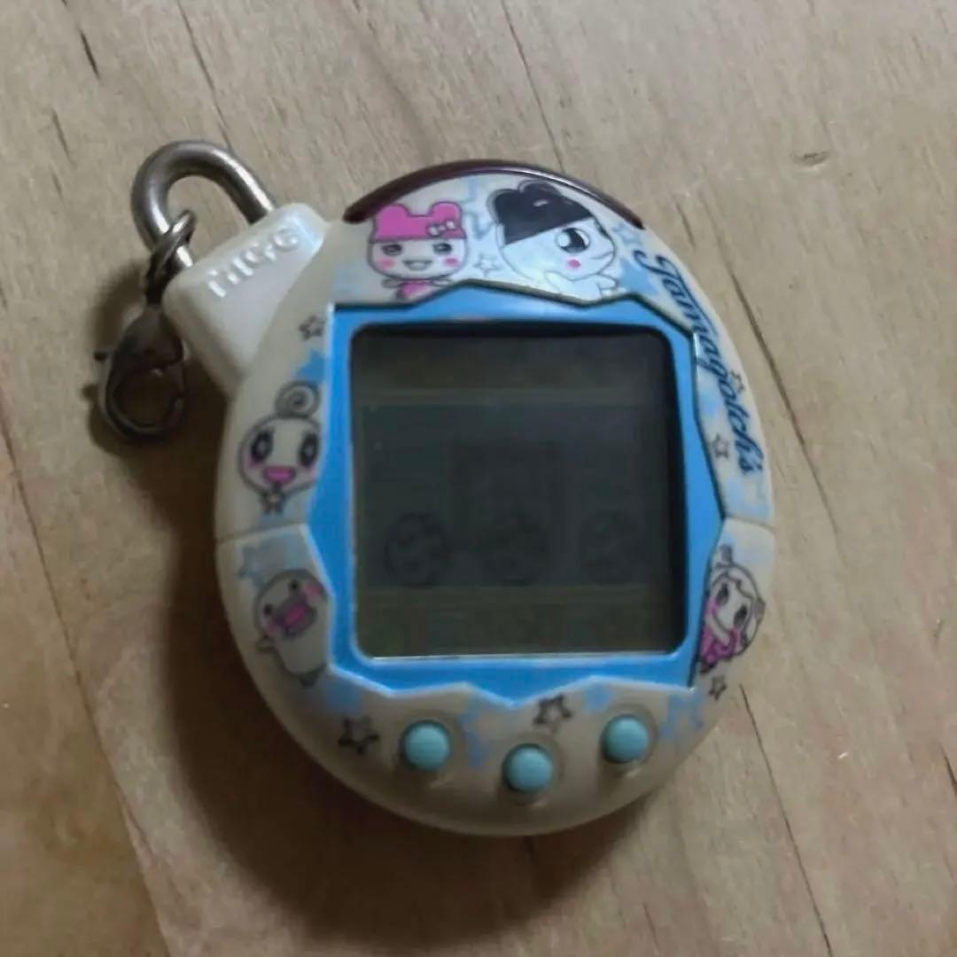 いぇー! ふぁみりーイロイロ! たまごっち プラス(ふぁみたまユニクロVer.)