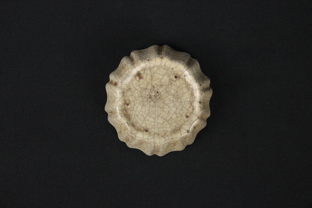 中国美術 開片釉 小皿　近代　哥窯　菱花形　茶道具　小鉢 裂紋釉 EN21-05