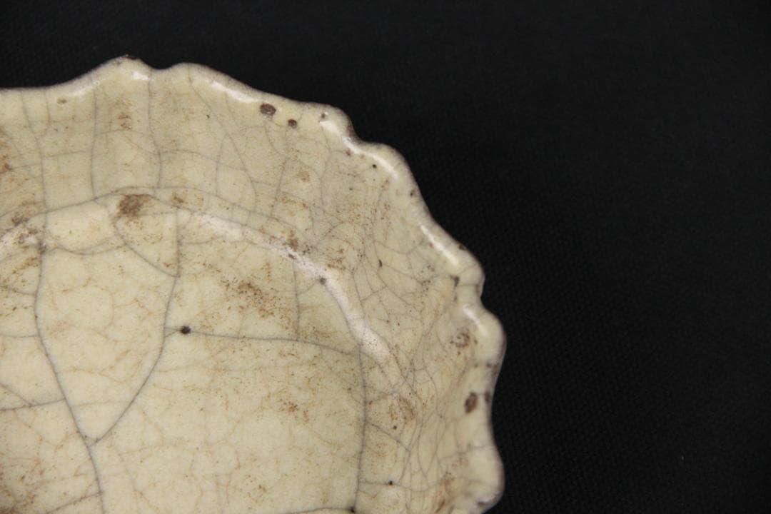 中国美術 開片釉 小皿　近代　哥窯　菱花形　茶道具　小鉢 裂紋釉 EN21-05