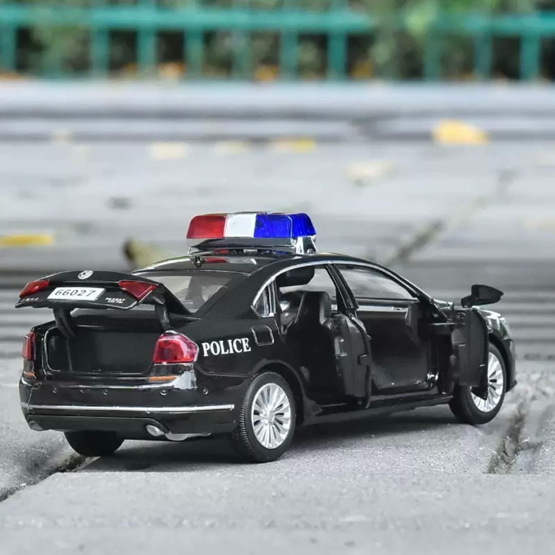 新品未開封　入手極難　中国特殊警察SWATパトカー 中国公安部公式1/32合金製