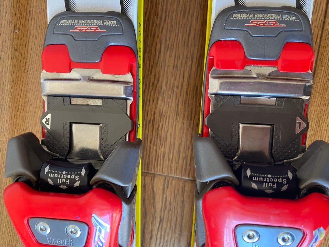 スキー板 とストック　OGASAKA MARKER ATOMIC