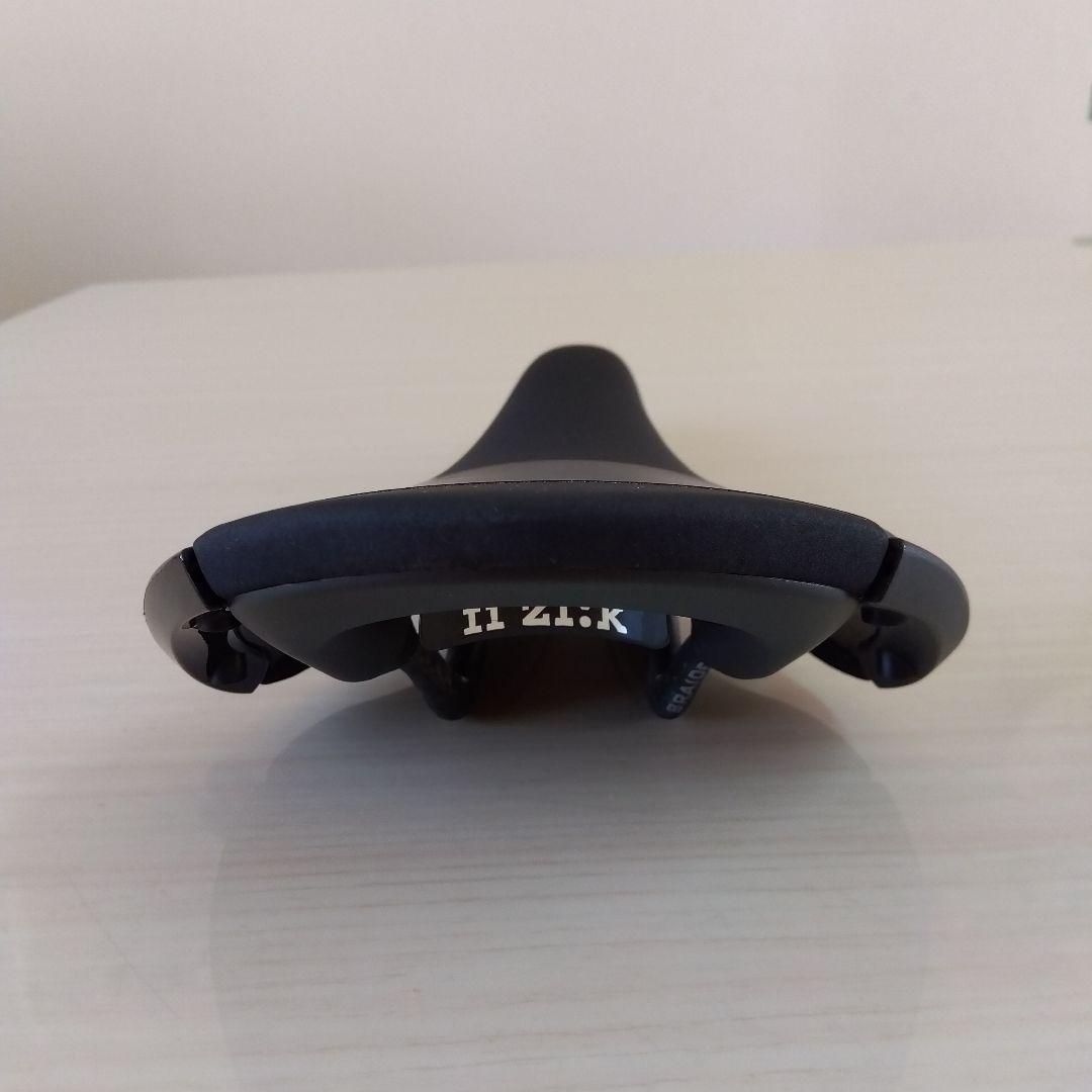 fi'zi:k aliante r1 サドル 黒