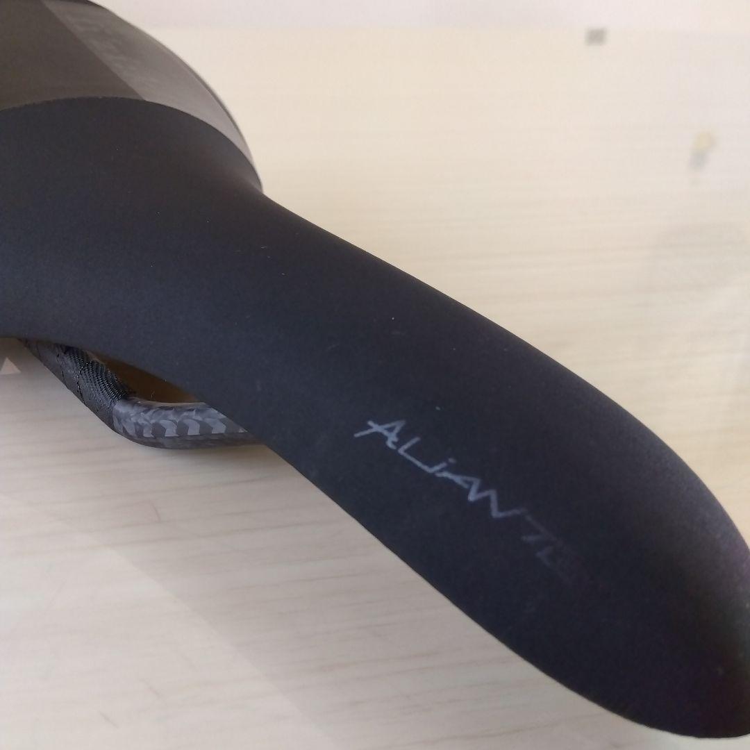 fi'zi:k aliante r1 サドル 黒