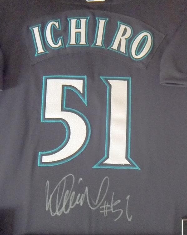 イチロー直筆サイン入り2004年Alternate jersey(額入り)