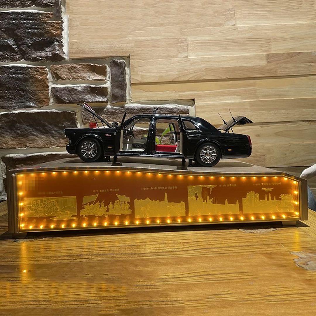 1/18 紅旗 CA7601 モデル 点灯ギミック付 合金製ミニカー　ケース付け