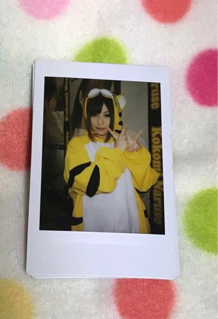 セクシー女優20成瀬心 美直筆サイン入り2枚『お値下げ可能です』50