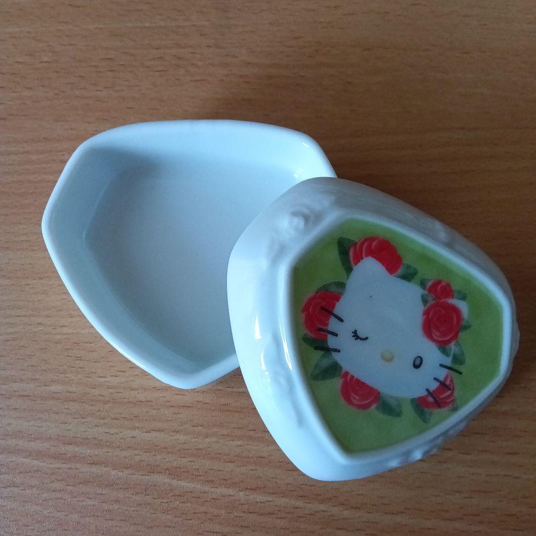 1999年製 サンリオ ハローキティ ジュエリーボックス 陶器製小物入れ