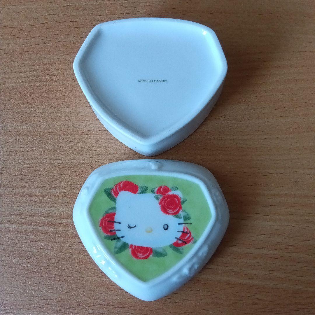 1999年製 サンリオ ハローキティ ジュエリーボックス 陶器製小物入れ