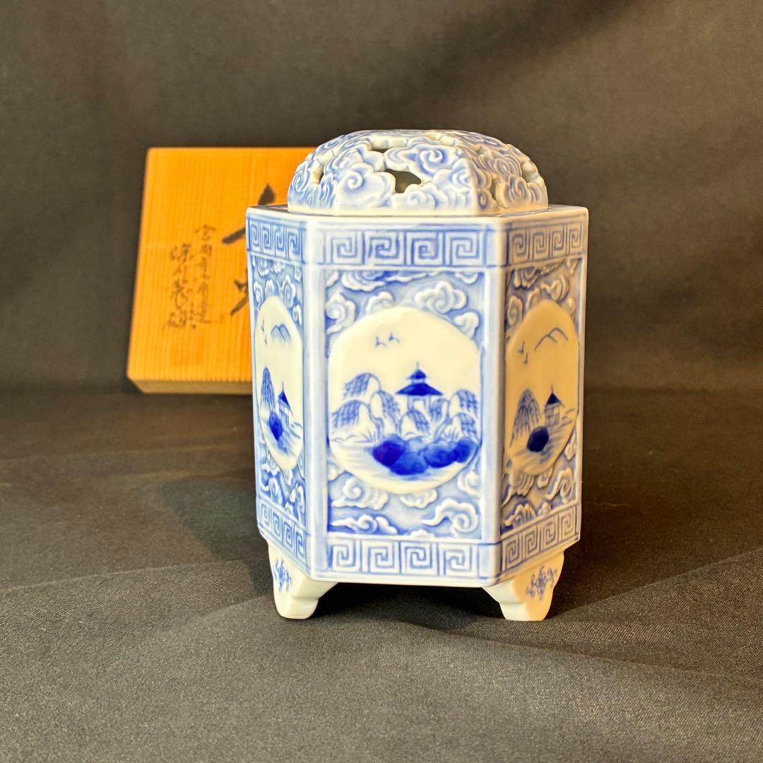 宮内庁御用達　深川製磁　雲地紋染付山水　六角香炉　共箱有　香道　茶道　未使用
