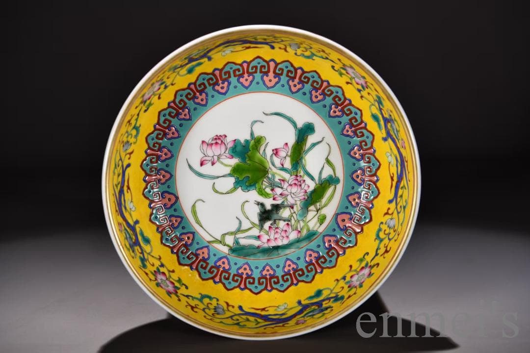 中国古美術・清乾隆・黄地粉彩蓮趣描金水洗・粉彩・唐物・水洗・蓮花紋・金彩・古陶磁