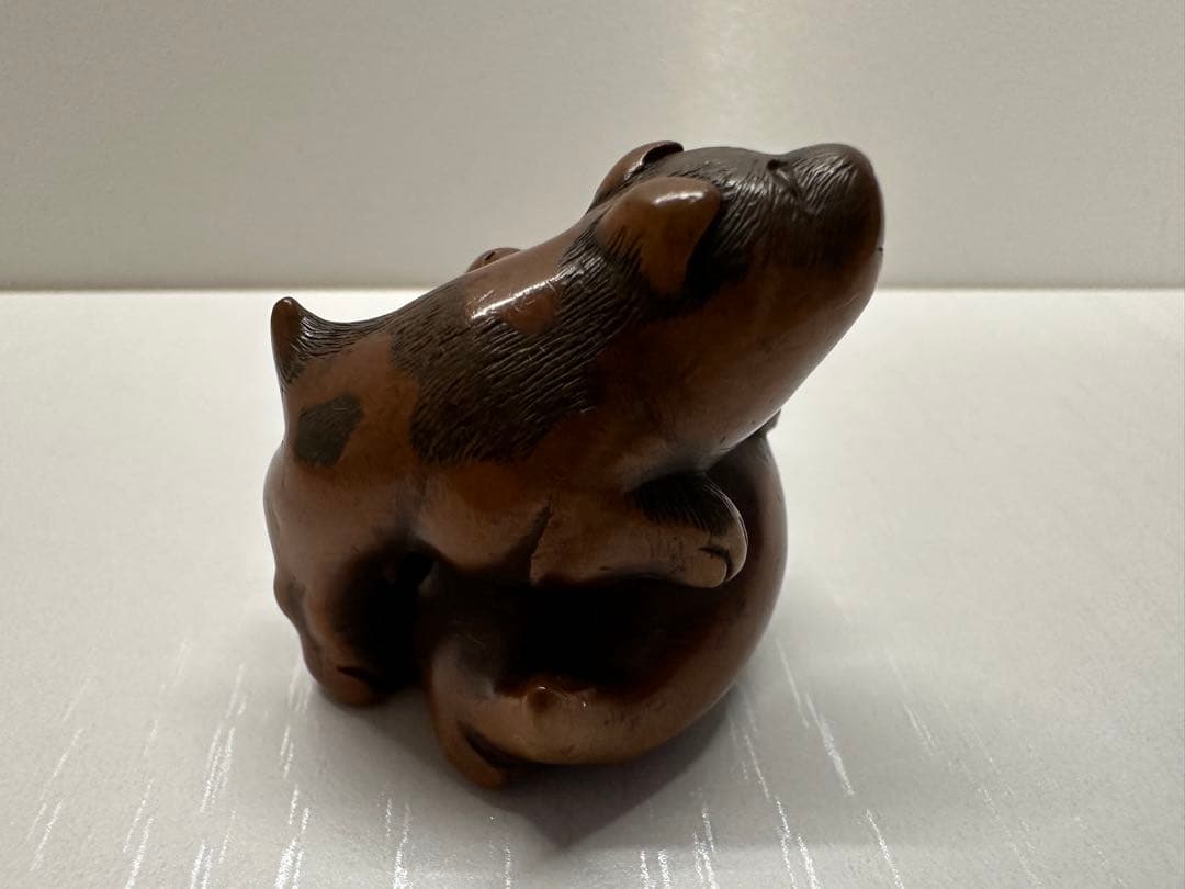 根付(netsuke) 2 匹の寄り添う犬　木製　江戸時代