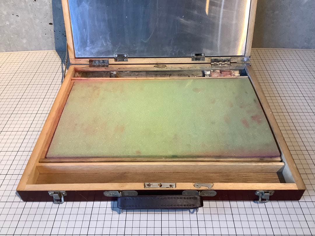 ソフトパステル中古(ゴンドラ242色セット スケッチ箱入)