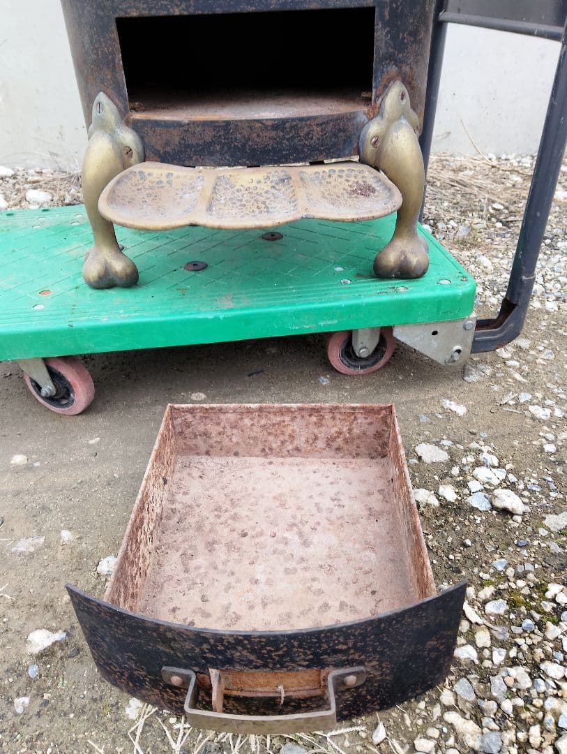 ストーブ フランス　鋳物 鉄製 シャビー レトロ ヴィンテージ