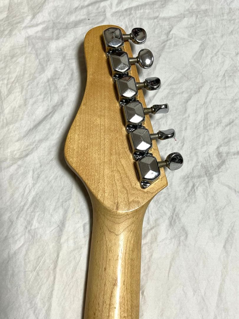 エレキギター　BEHRINGER iAXE393