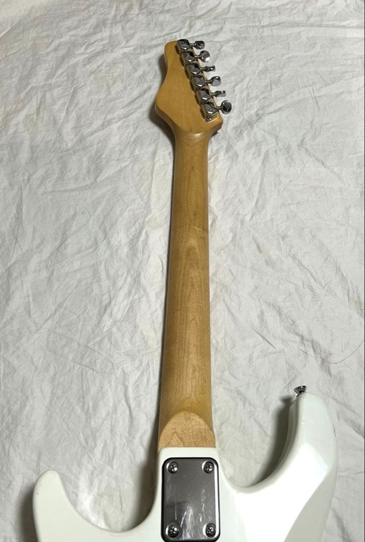 エレキギター　BEHRINGER iAXE393